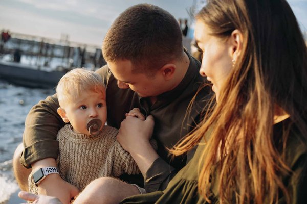 Comment installer un mur de séparation amovible dans un studio pour délimiter l'espace nuit?
